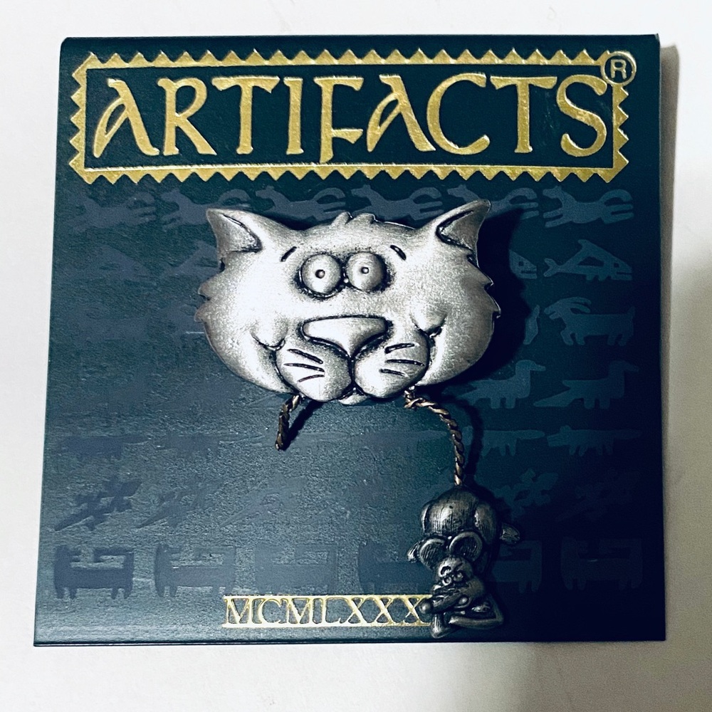 JJ vintage pewter Cat Face w Mouse trembler pin